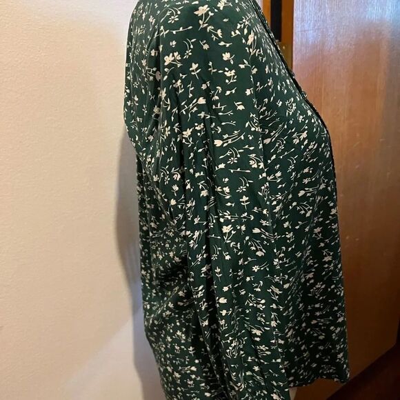 NWOT Fun2Fun 3/4 Sleeve Green and White Blouse Size Small #103 - Picture 7 of 9